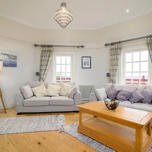 Pass The Keys Historic Ramsay Garden With Balcony Views Apartment